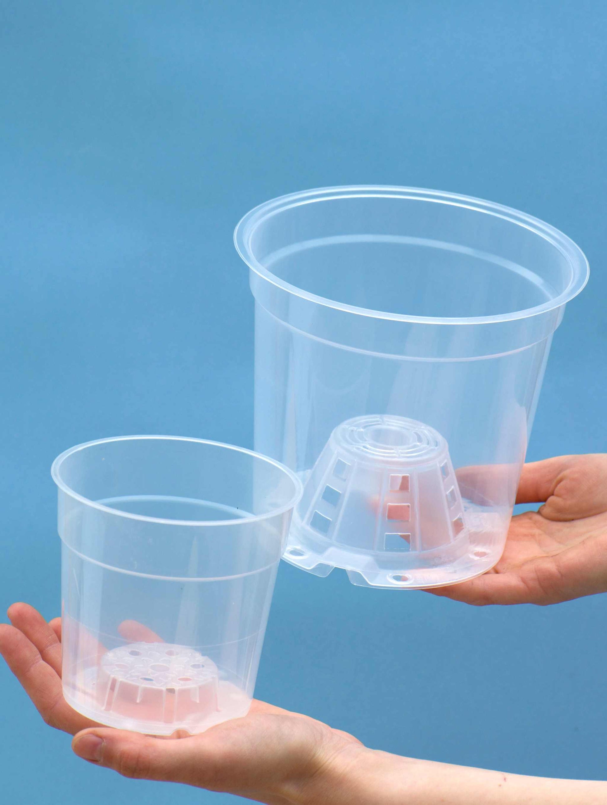 Genomskinliga plastkrukor